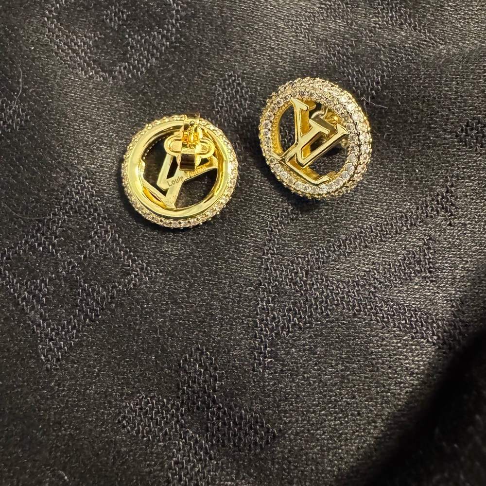 Louis Vuitton Gold Circular Earrings with Polished Finish - Picture 3 of 4